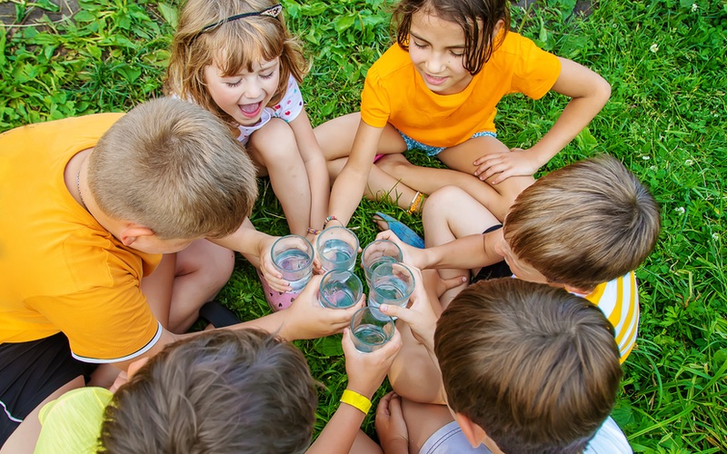 Be sure to drink lots of water while outside, especially your kids - tips from Romp n' Roll.